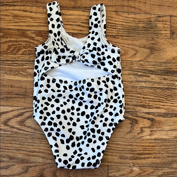 Bathing suits - Picture 4 of 8